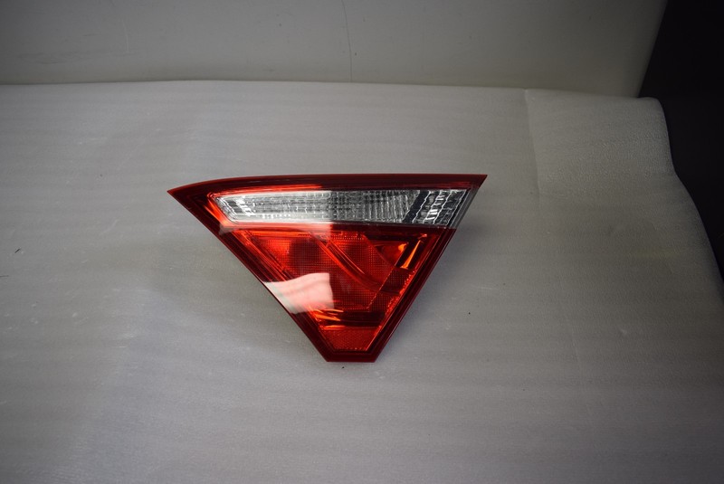 2015-2016 Toyota Camry Tailgate TAIL LAMP LIGHT Passenger Side RIGHT OEM