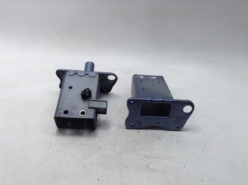 09-11 HYUNDAI GENESIS FRONT LEFT / RIGHT CRASH IMPACT BAR BEAM BRACKET SET OEM