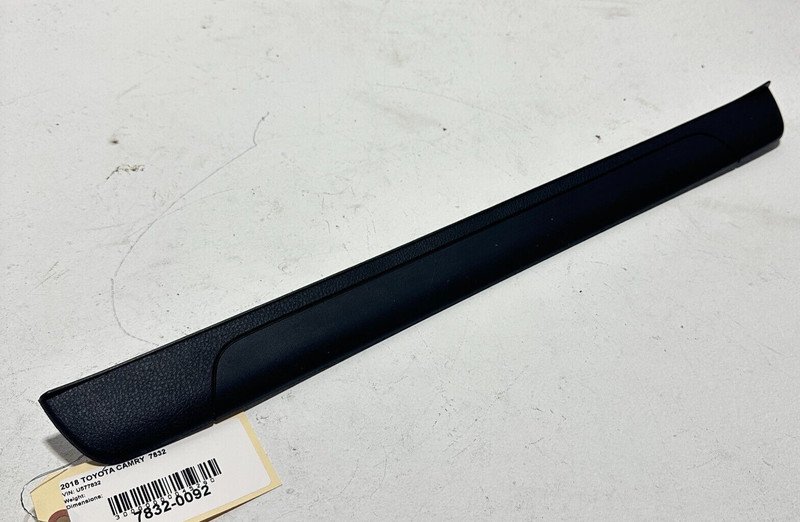 2018-2024 TOYOTA CAMRY LE FRONT RIGHT SIDE DOOR SILL SCUFF PLATE TRIM COVER OEM