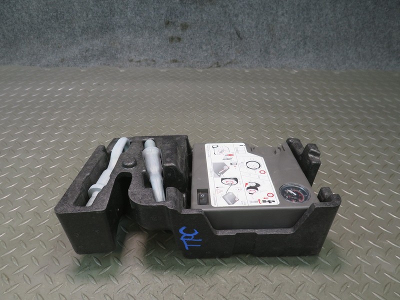 2011-2018 PORSCHE CAYENNE 958 REAR SPARE TIRE AIR COMPRESSOR W/ FOAM STORAGE