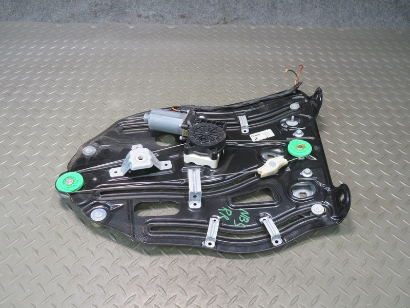 2006-2010 BMW E64 M6 CONVERTIBLE REAR RIGHT QUARTER WINDOW REGULATOR W MOTOR