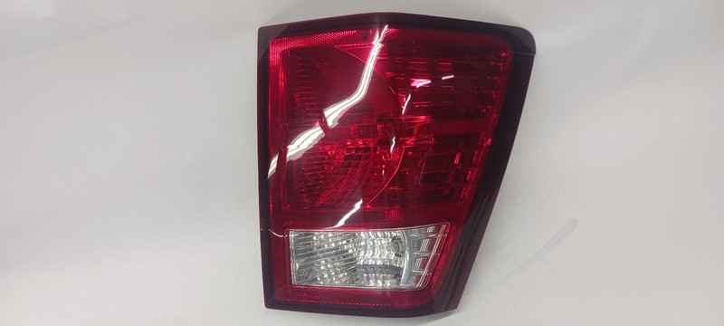 07-'10 JEEP GRAND CHEROKEE Right passenger Taillight OEM Grade A!