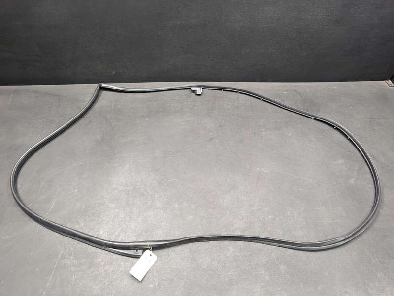 Front Right Door Weatherstrip 2018 Nissan Pathfinder 80830-3KA0C 2014 2015- 2019