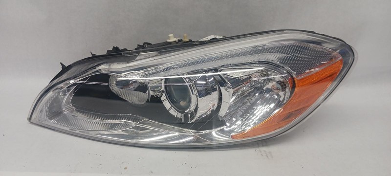 11-'13 VOLVO C70 Left driver halogen OEM Grade A!