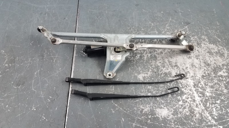2012 Porsche Cayman R Windshield Wiper Motor / Arms #0149 CA2