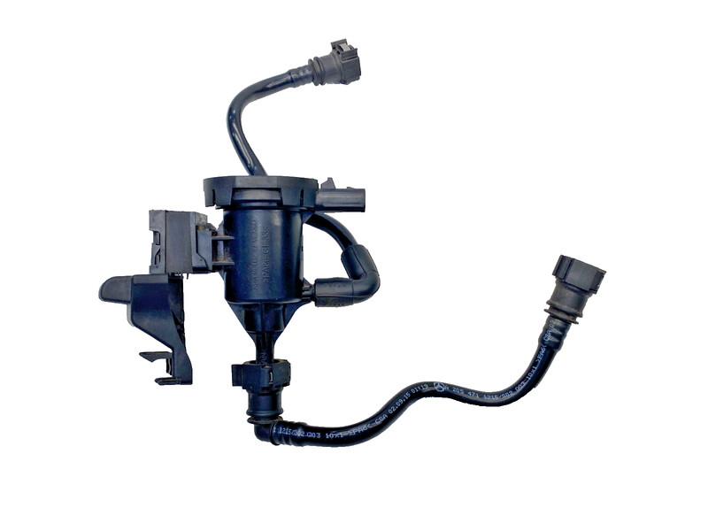 15-18 MERCEDES C300 W205 2.0L FUEL VAPOR CANISTER PURGE VALVE W/ HOSE OEM #A0.67