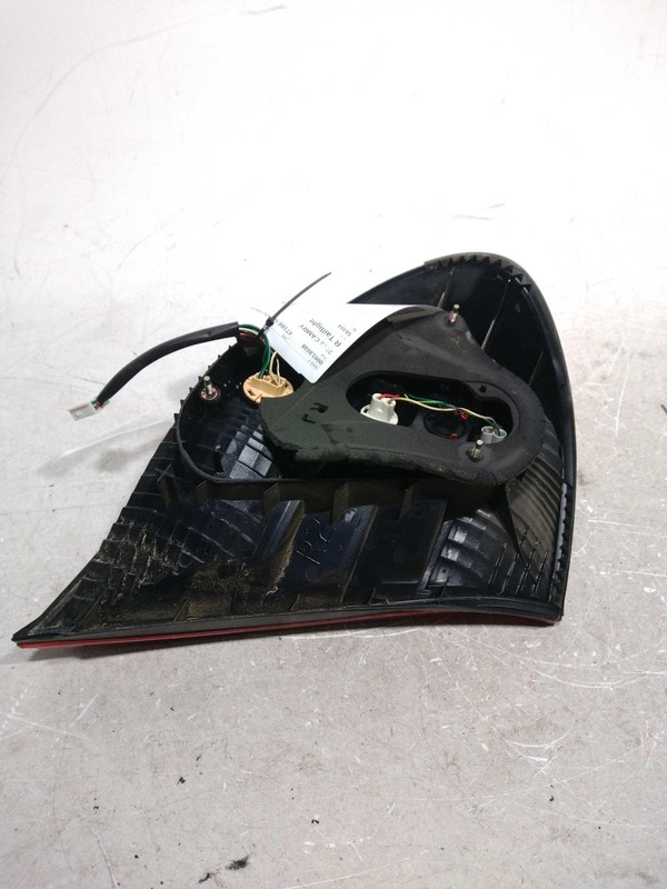 2003 Toyota Camry Right Tail Light Assembly Tan OEM 324361 96K Miles
