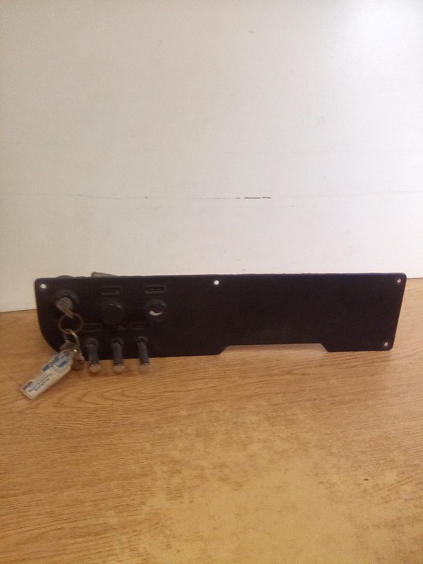 Peterbilt 379 Dash Ignition Switch Panel 17-04240-2100
