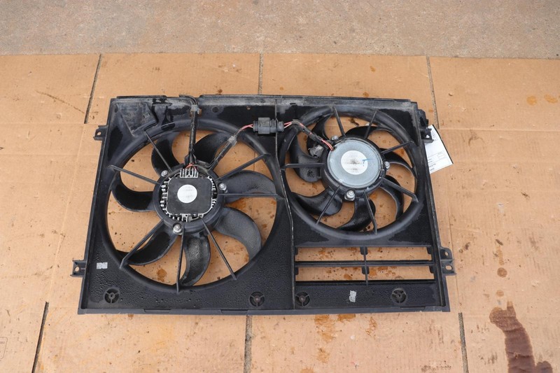 2009-2018 VOLKSWAGEN VW TIGUAN 2.0L ENGINE COOLING FAN MOTOR SHROUD OEM