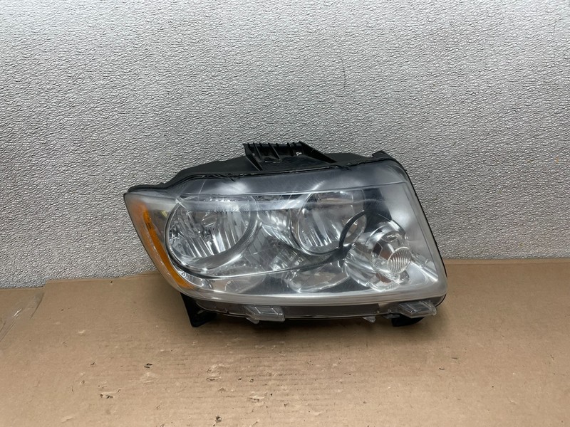2011-2013 Jeep Grand Cherokee Right Passenger Halogen Headlight AA9957 DW