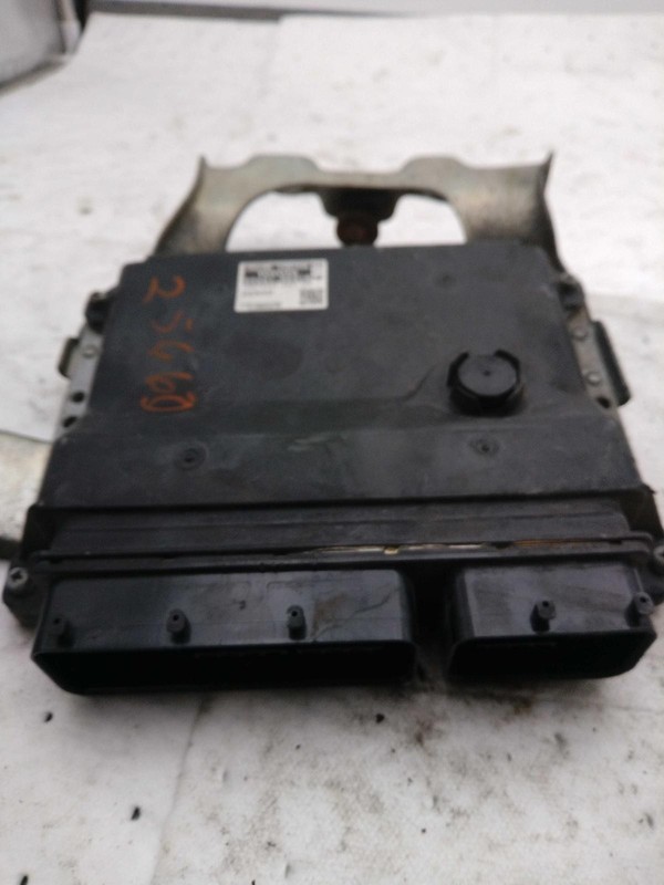 2015 Toyota Sienna Engine Control Module ECM 3.5L OEM 8966108410 Used