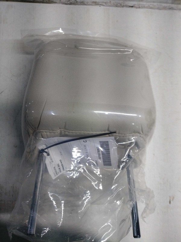 Used Headrest fits: 2018 Chrysler 300Grade A
