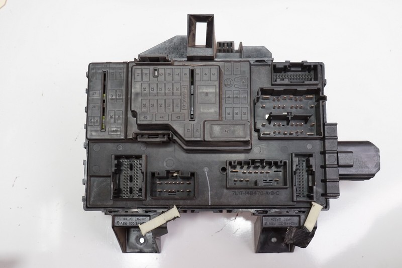 FORD F-150 Engine Fuse Box Relay Junction Box BCM BCU OEM 2010