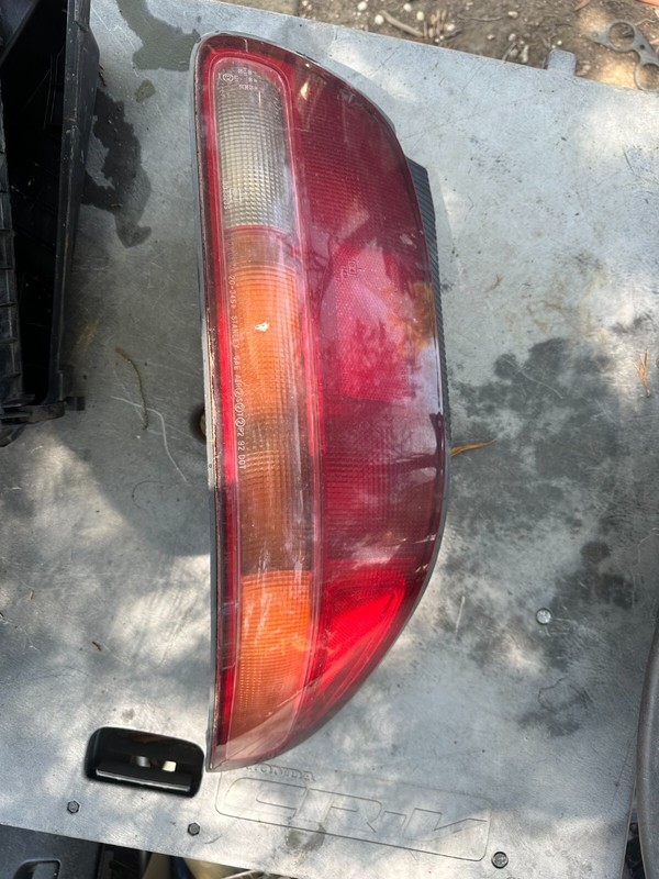 94-99 TOYOTA CELICA COUPE & CONVERTIBLE RH PASSENGER SIDE TAILLIGHT ASSEMBLY