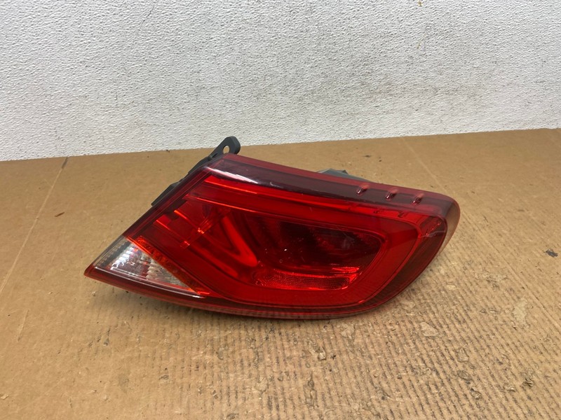 2015 2016 2017 Chrysler 200 Sedan Right Passenger Side Tail Light Oem AE2849 LK