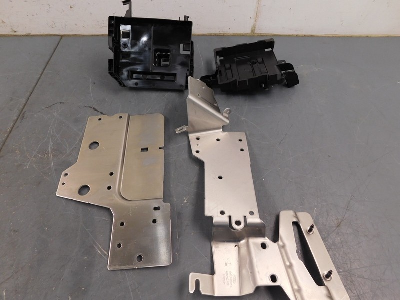 2022 21 20 Audi RSQ8 RS Q8 / Urus Misc Metal Brackets #5543 Y5