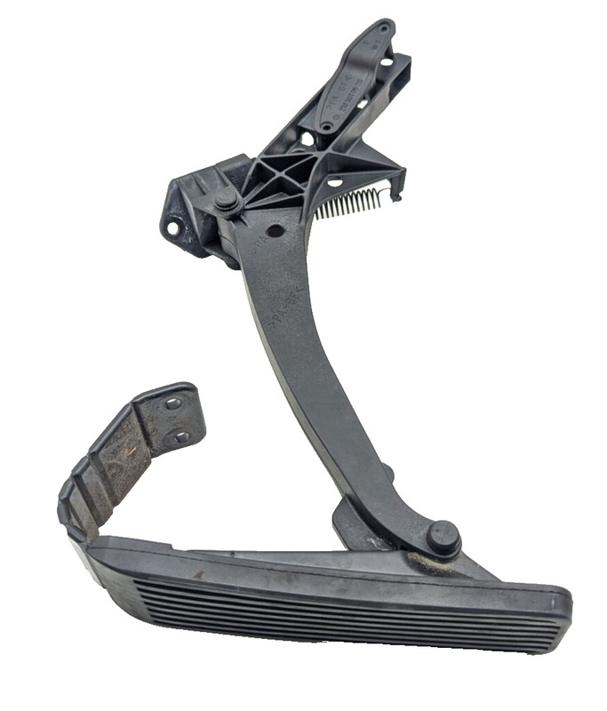 98-02 MERCEDES-BENZ W210 E320 Accelerator Gas Pedal 2103010520