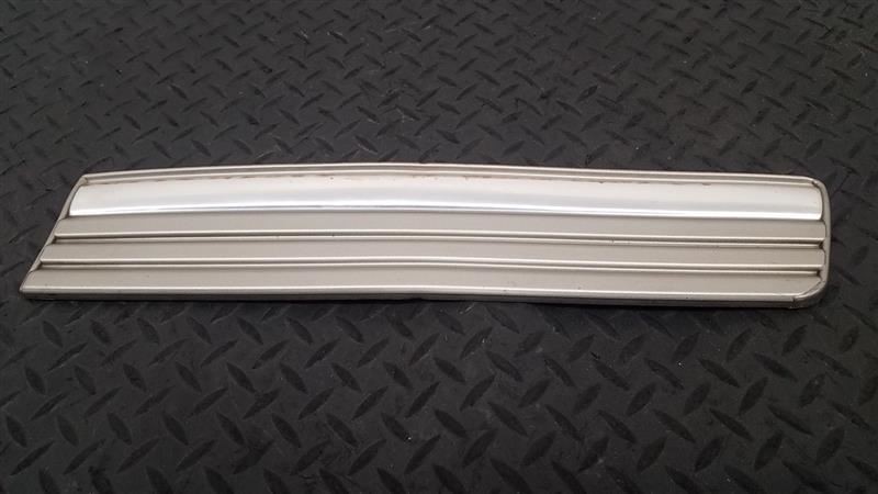 99-02 Chevrolet Silverado Front Left Driver Bed Side Molding OEM 15045335