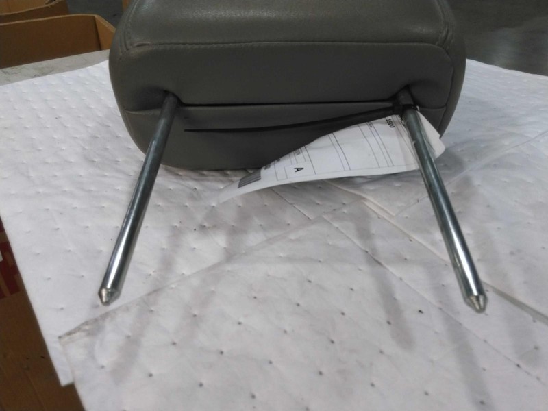 2006 GMC Yukon XL 1500 Black Headrest Used OEM Part NJ25-22401-563697