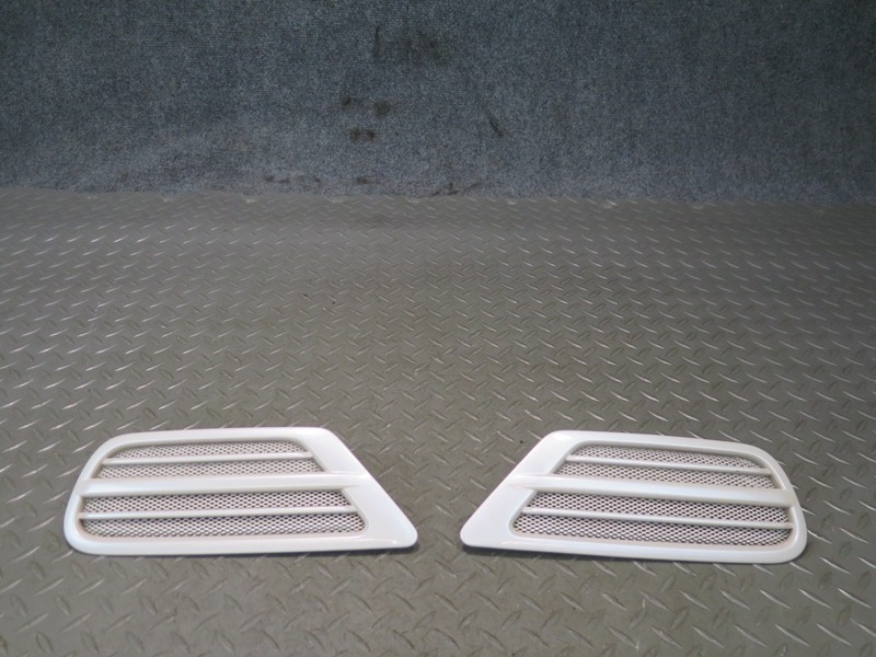 1998-2007 LEXUS UZJ100L LX470 REAR LEFT & RIGHT QUARTER VENT TRIM GRILLE SET