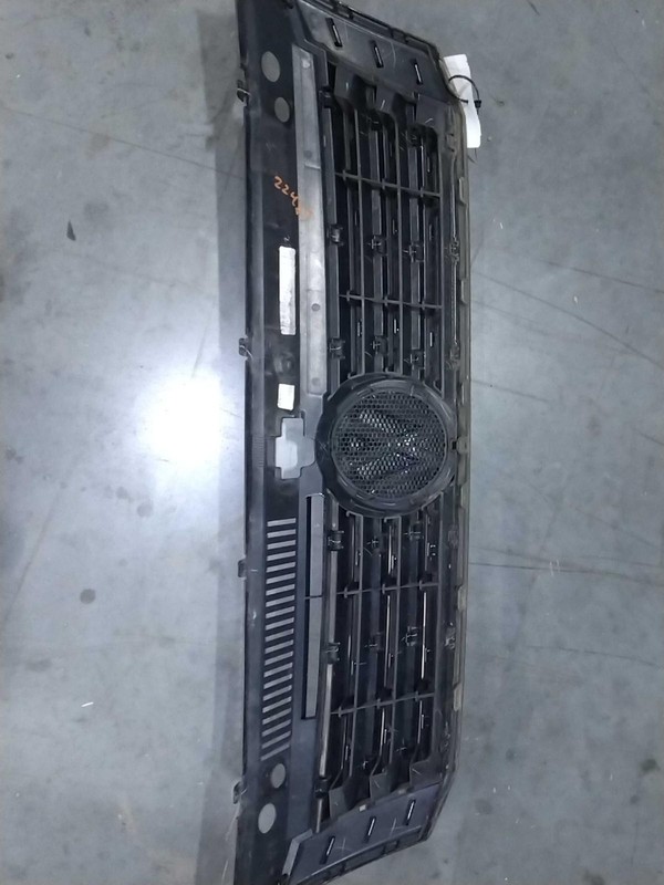 2012-2015 Volkswagen Passat Silver Upper Grille OEM 561853651AOQE 59000 Mi