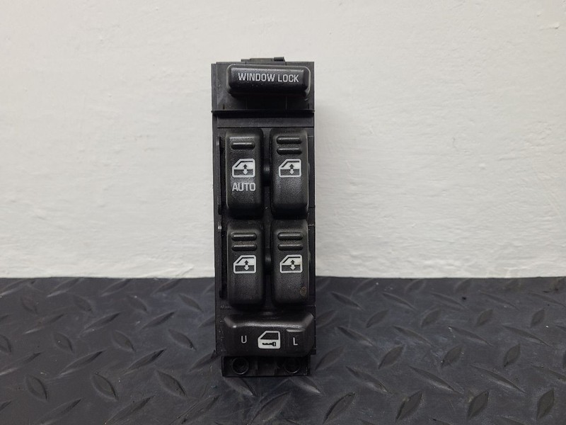 00-02 Chevrolet Tahoe Driver's Master Loch & Window Switch OEM 15062650