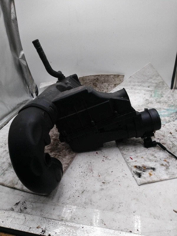 2018 AUDI Q3 Air Cleaner Assembly OEM 5N0129607 Used 2.0L 127K Miles Grey