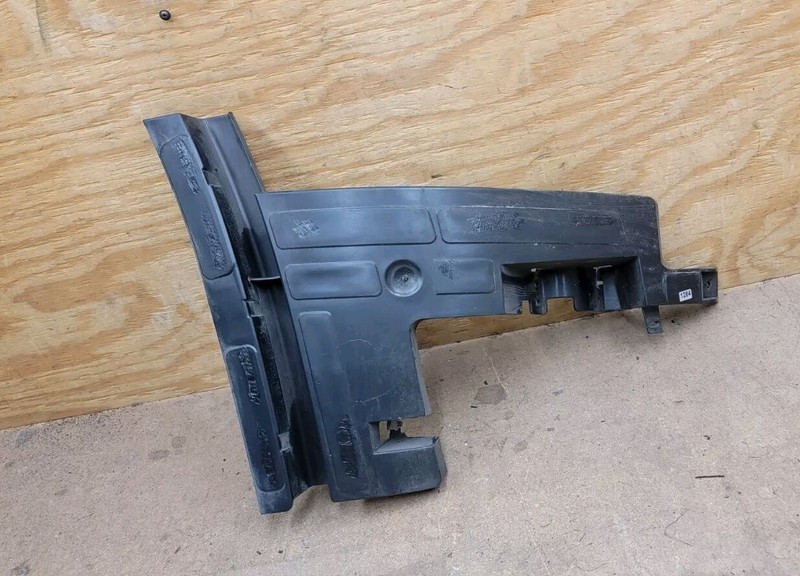 2015 2016 2017 2018 2019 Chevrolet Tahoe Front Bumper Right RH Side Bracket OEM*