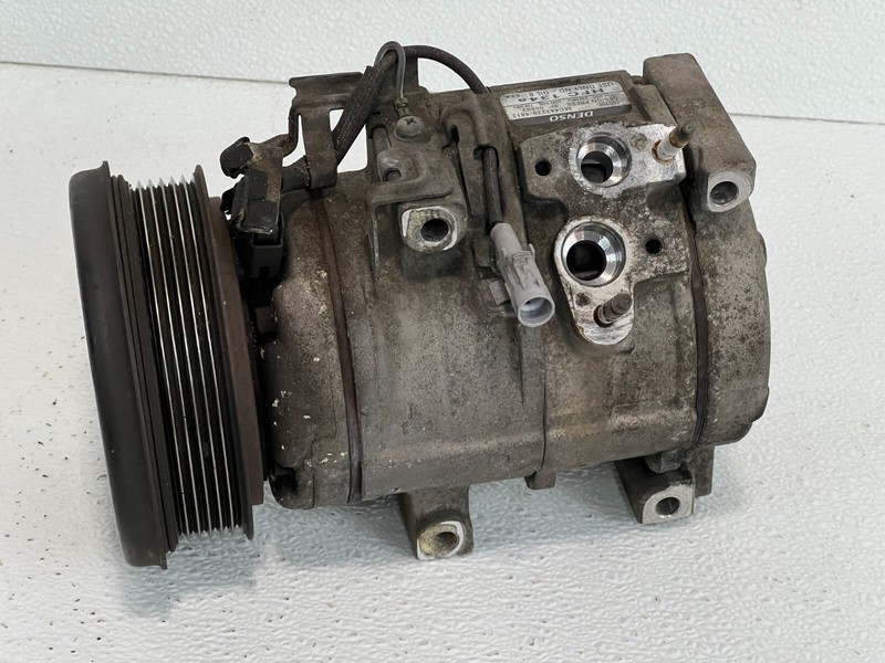04-10 Toyota Sienna A/C Compressor Denso OEM