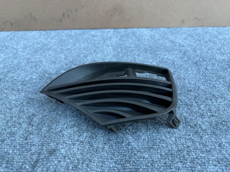 INFINITI Q60 2017-2022 OEM REAR BUMPER RIGHT PASSENGER TRIM COVER PANEL MOLDING