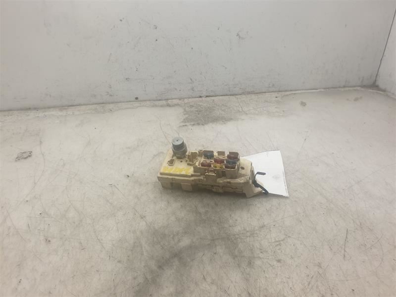 90 TOYOTA PICKUP 2.4L CABIN FUSE BOX 22RE