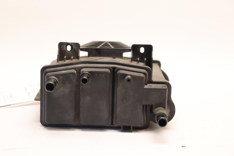 2019-2021 VOLVO XC40 FUEL VAPOR EVAPORATOR CHARCOAL CANISTER OEM