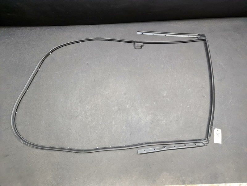 Rear Right Pass Door Weatherstrip 2019 Nissan Pathfinder 82830-3KA0D 2016-2018