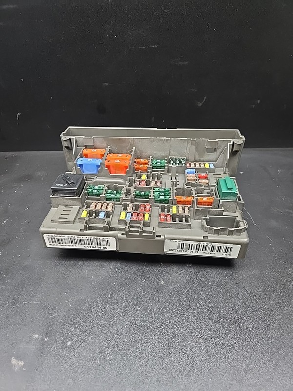 2007-2013 BMW 328i 335i 135i 128i Power Distribution Fuse Box Front 61149119444