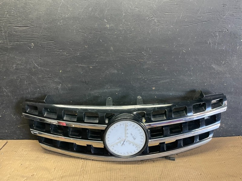 2006 2007 2008 Mercedes Benz ML350 ML550 Front Upper Grill Grille R5367 DG
