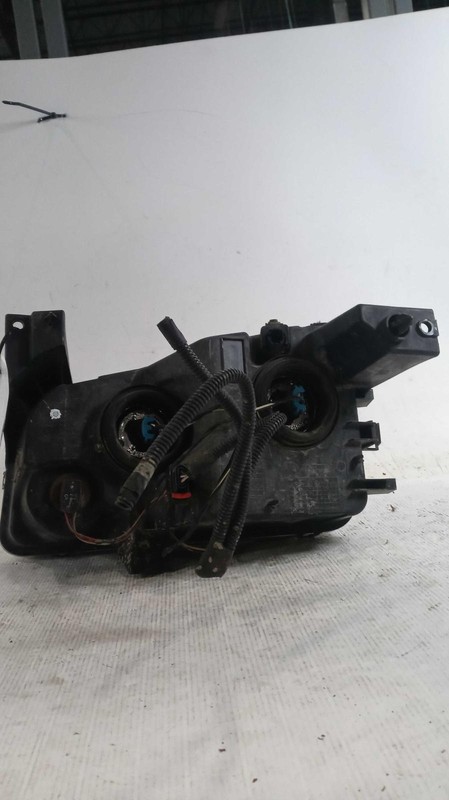 2010 Dodge Charger Right Blue Headlight Assembly OEM 333242 Used 119K Miles