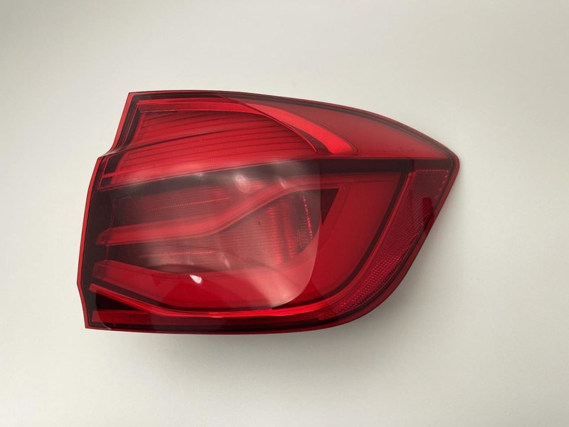 2017-18 BMW 330i RIGHT TAILLIGHT QUARTER MOUNTED ONE SCRATCH SEDAN AWD 73K 62592
