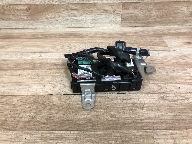 INFINITI G37 OEM FRONT LIGHT FOOTWELL BODY CONTROL MODULE 2009-2012