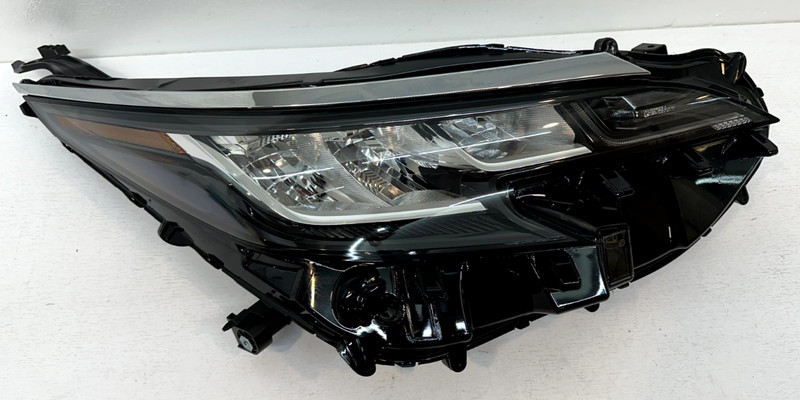 2021-22 TOYOTA SIENNA HEADLIGHT RH PART# 811100810000