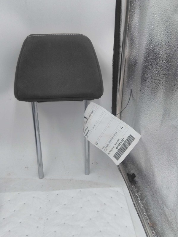 2021 Hyundai Venue Headrest White OEM Used 58000 Miles NJ25-26737-677696