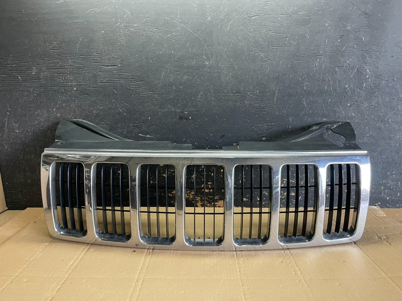 2005 2006 2007 Jeep Grand Cherokee Front Upper Grill Grille OEM aa8818 DG