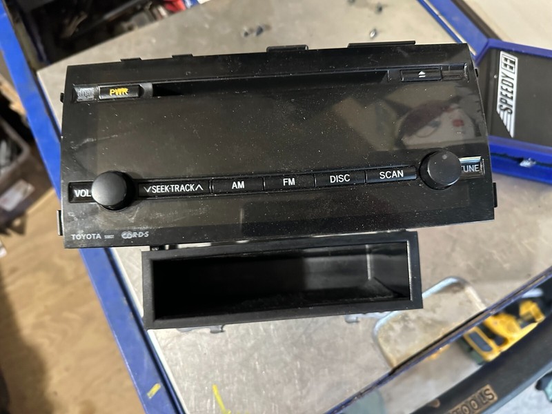 04-06 TOYOTA PRIUS OEM RADIO STEREO CD PLAYER RECEIVER 86120-47090