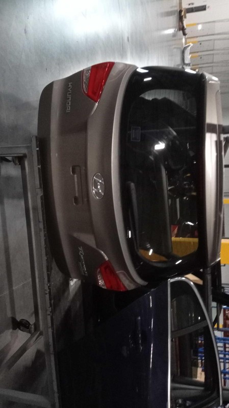 Used Deck Lid fits: 2011 Hyundai Tucson privacy tint glass w/o rear view camera