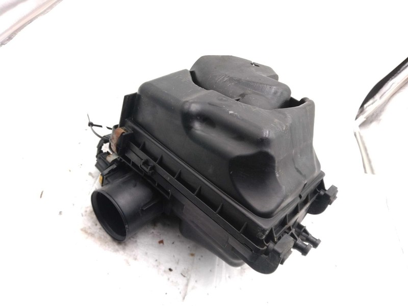 2011 Nissan JUKE Air Cleaner Assembly OEM 1.6L Black 107K Miles