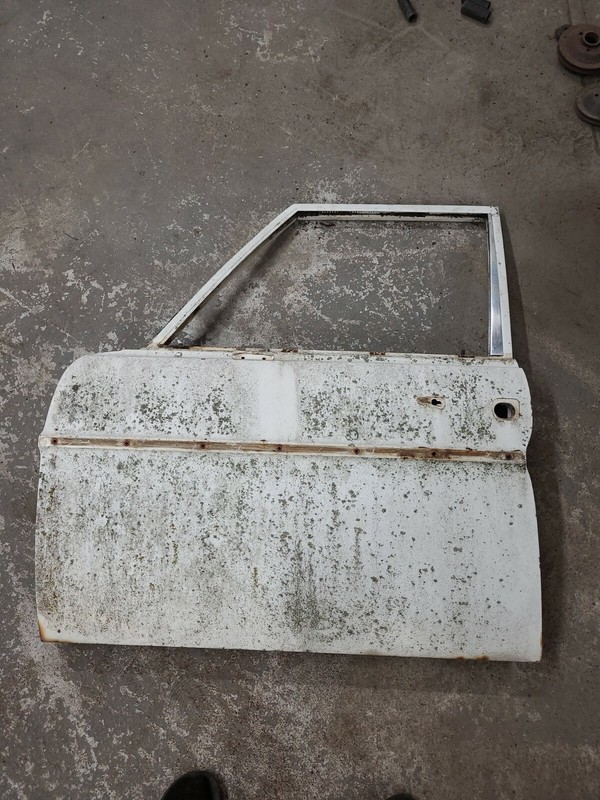 Mercedes Benz W115 220 D/8front Driver left door (empty)