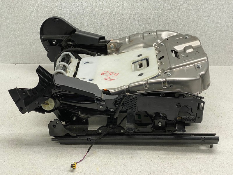 2017-2020 JAGUAR F-PACE FRONT RIGHT PASSENGER SIDE SEAT FRAME TRACK OEM LOT668