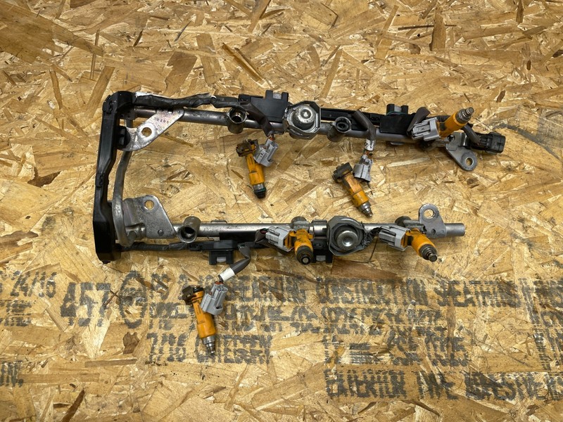 INFINITI G37 FX50 Q50 Q60 Q70 08-19 OEM ENGINE FUEL RAIL INJECTOR W/ HARNESS