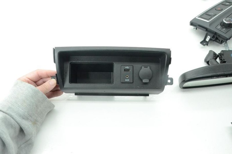 2017-2020 Nissan Titan 5.6L 4x4 Dash Center Console Pocket 68262 EZ00A