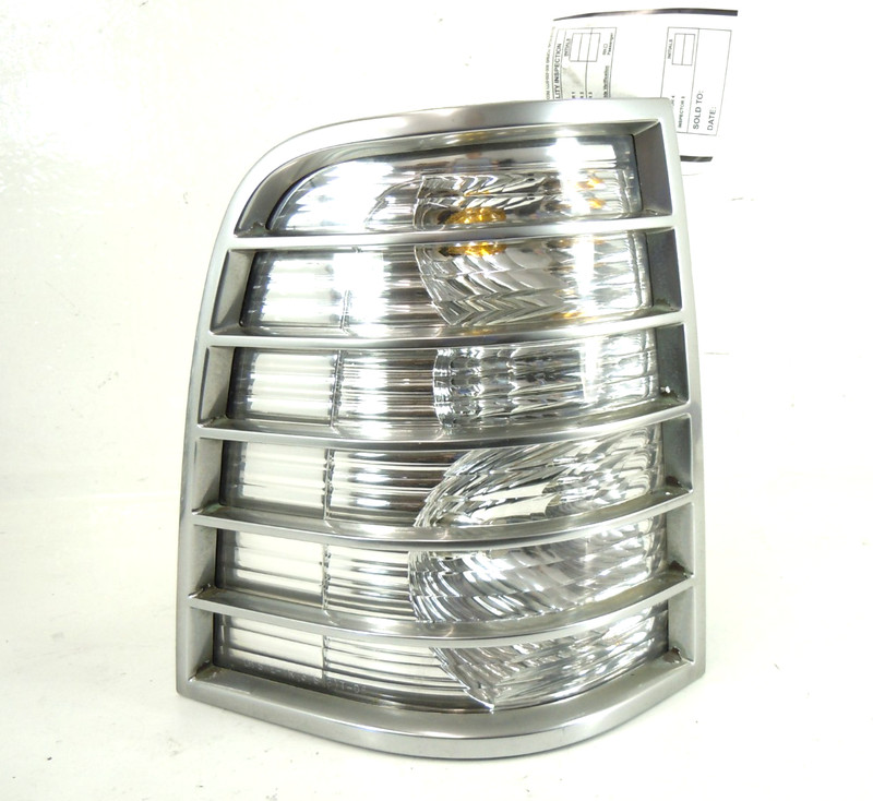 2006-2010 Mercury Mountaineer Quarter Panel Mounted Tail Light Driver Left OEM