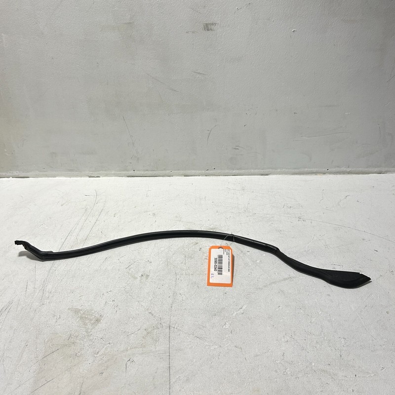 AUDI Q7 2017 - 2019 REAR LEFT DRIVER SIDE DOOR FORWARD WEATHERSTRIP SEAL OEM